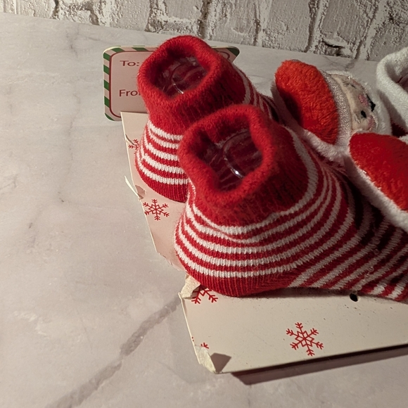 Festive Baby Socks Set 1-2T with Stuffed Santa and Stuffed Gift Bow Designs 🎁🎁 - Picture 6 of 7